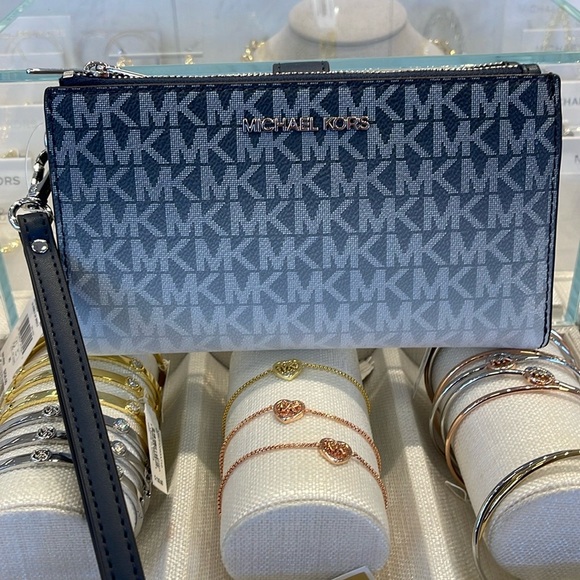 MICHAEL KORS
Jet Set Large Logo Signature Double-Zip Wristlet-Wallet-Phone Case - Picture 2 of 16